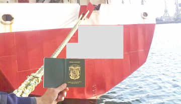 Echipaj dubios la bordul unei nave sub pavilion Insulele Comore. Cât mai costă un carnet fals de marinar?